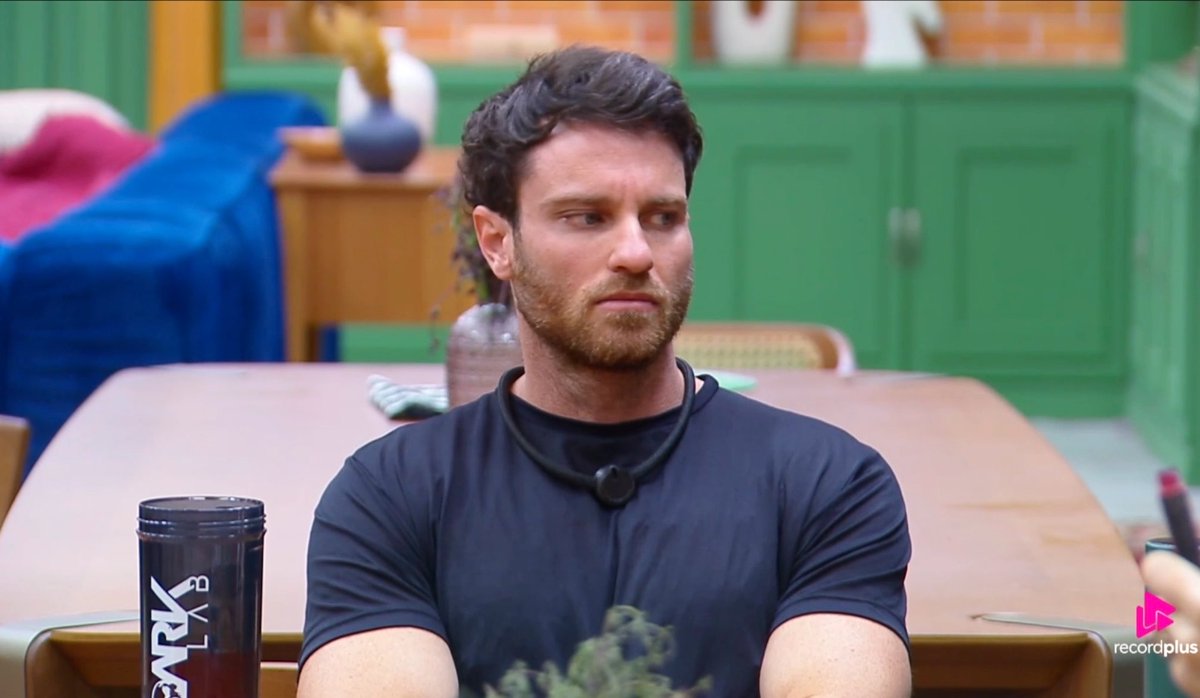 LucasBissoli_'s tweet photo. Nosso peão é lindo, né? 😍

#TeamBissoli | #AFazenda18 https://t.co/dZ6cbEfbJ4