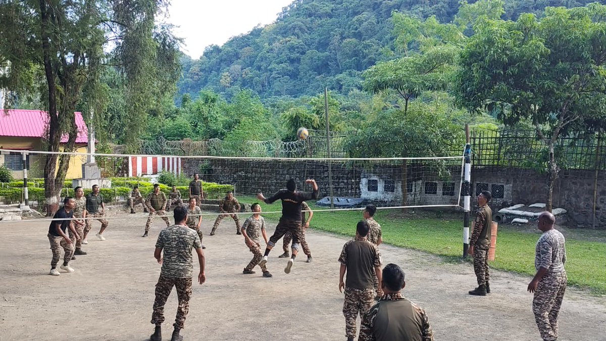 32BNCRPF's tweet photo. Evening games - 32 Bn #CRPF
🙌 Teamwork turns individual effort into collective glory. When trust &amp; unity thrive, champions are made together. #TeamSpirit

@digopsimp @crpfindia @mnp_2018 @SectorTripura https://t.co/uy0GrqdAn4