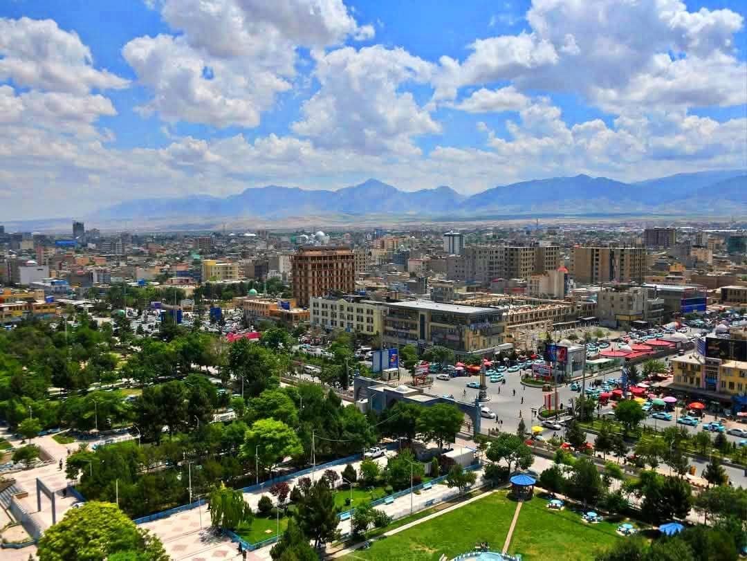atla_w's tweet photo. ایجاد سه حوزه امنیتی جدید در شهر مزارشریف

سه حوزه امنیتی جدید در شهر مزارشریف ایجاد و مسوولان این حوزه‌ها طی مراسمی به باشندگان محل معرفی شدند.

مسوولان قوماندانی امنیه بلخ می‌گویند که ایجاد این حوزه‌ها به هدف گسترش خدمات امنیتی و رسیدگی به خواست های شهروندان صورت گرفته است. https://t.co/XSPx4nSfBb