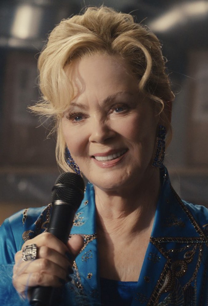 DiscussingFilm's tweet photo. Jean Smart has been cast in ‘THE FAMILY STONE 2’ alongside Sarah Jessica Parker &amp; Rachel McAdams.

The film follows the Stone family as they reunite for Christmas but are surprised by their father falling in love with a new woman.

(Source: Deadline) https://t.co/1iz9udqs4L