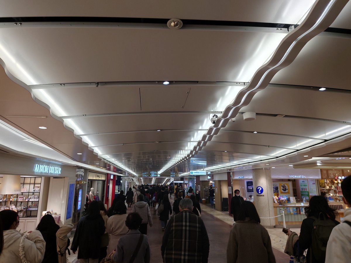 saiten1007's tweet photo. 三宮駅
神戸市営地下鉄西神・山手線
6000系
三宮地下街
神戸市営地下鉄海岸線
三宮・花時計前駅
5009系 https://t.co/kgTcAEBmox