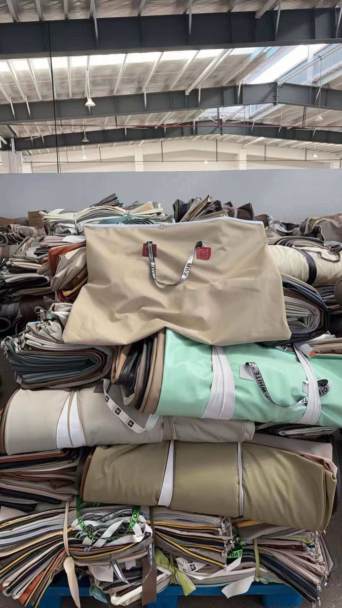 DikaGlobalLink's tweet photo. 30,000 cat scratch leather bags sized 70×90, priced at 5.5 RMB each. https://t.co/0GB0OvPfhZ