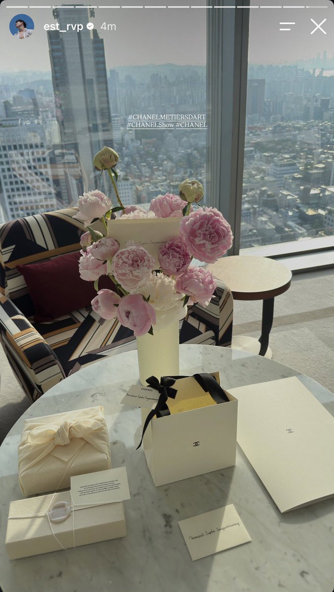 imnotblooming's tweet photo. ‘Supha Sangaworawong’ กับ CHANEL ✨

ชื่อน้องเอสกับโลโก้ชาแนล ดีใจจังงงงง อยากเห็นชื่อน้องเอสอีกหลาย ๆ การ์ดเลย ไปค้าบบ 🤏🏻

#est_rvp @EstRvp
#CHANELxEST #CHANEL https://t.co/iw8mnrPhMt