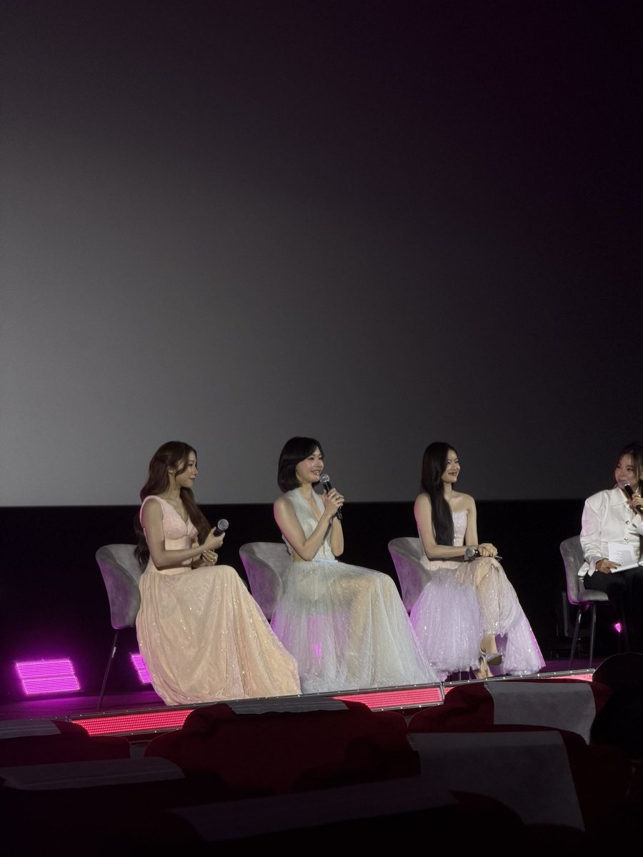teammoooo's tweet photo. วันนี้มาดูพี่ๆpixxieคับ

#PiXXiE 
#PiXXiE_DUST_GalaNight https://t.co/hZYrVCfgfV