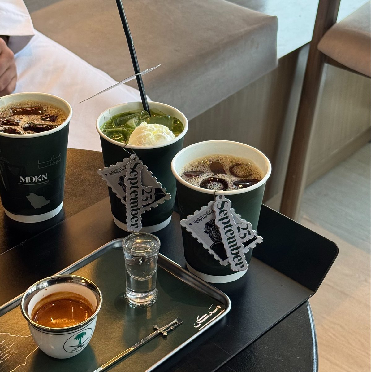 asma6ii's tweet photo. " قهوة ممزوجة بِـ حُب أعظم دولة " 
                   « 🇸🇦🌴🤍 » https://t.co/naOlC2Fjln