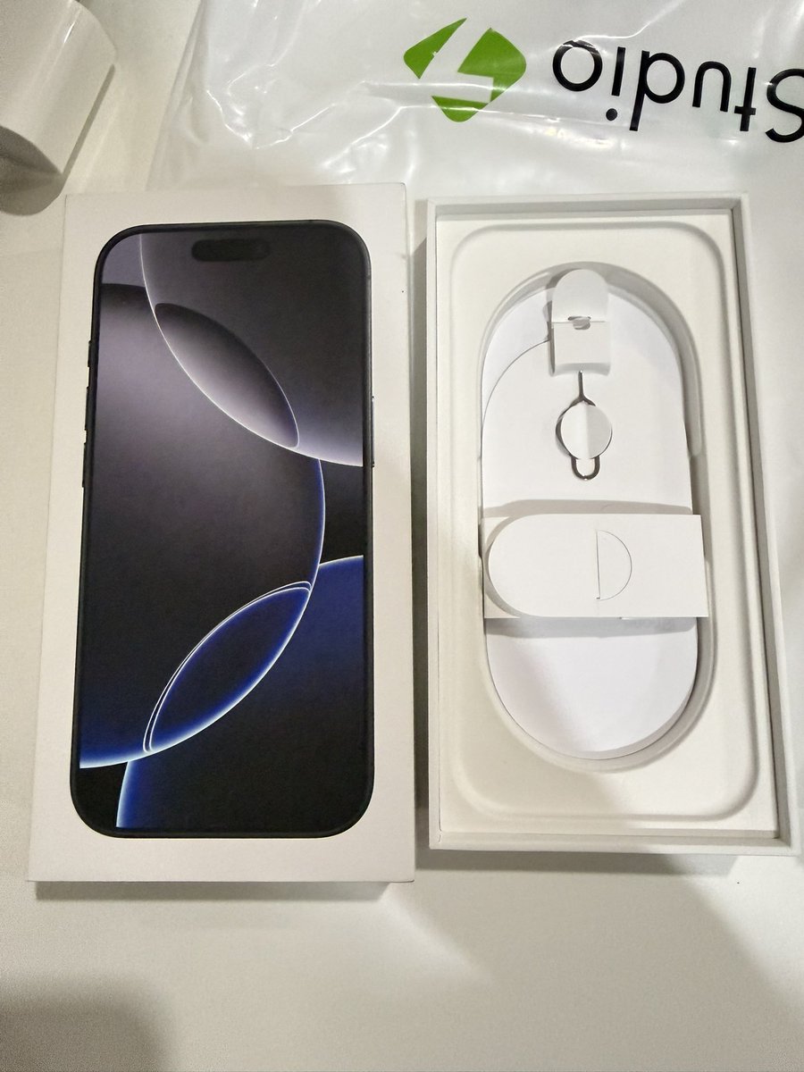 Jsgjhrmjmvjk93's tweet photo. ส่งต่อ / ขาย iPhone 16 Pro (256gb)

📌 สีดำ + กล่อง เคส สภาพเครื่องดี

📌 ราคา 23,000฿ (ไม่รับผ่อน)
- นัดรับ โรบินสันศรีสมาน

#ไอโฟนมือ2 #ไอโฟนมือสอง #ไอโฟน16 #ส่งต่อไอโฟน #iphone16pro https://t.co/gt65WacuTw