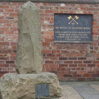 PeterWhiteThD's tweet photo. The LAST Anglo-Saxon King of England fought the Vikings 3 weeks before the battle of Hastings

The inscription on the marble tablet reads: 
 
THE BATTLE OF STAMFORD BRIDGE 
KING HAROLD OF ENGLAND DEFEATED 
HIS BROTHER TOSTIG AND KING HARDRAADA OF NORWAY HERE ON
25 SEPTEMBER 1066 https://t.co/d7gABnoodv