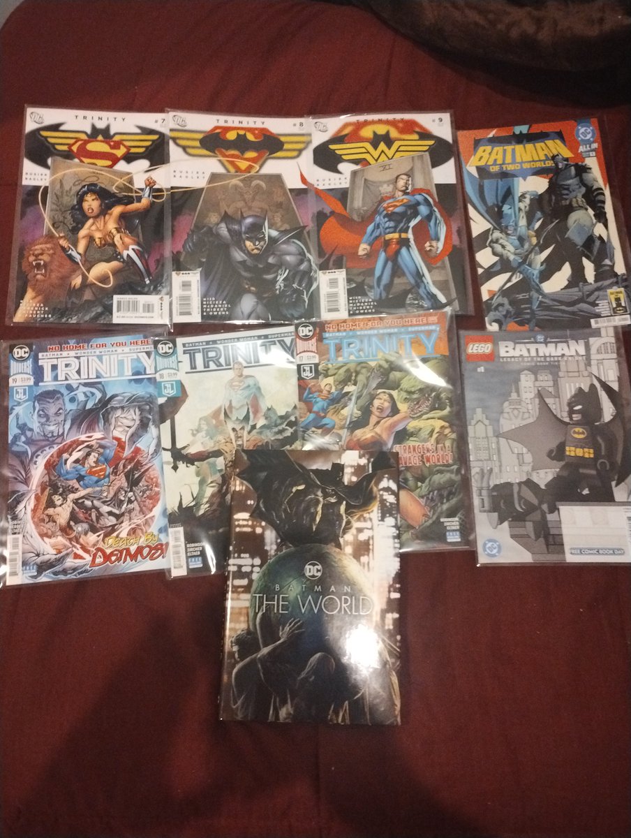Yapperprofesion's tweet photo. La segunda wave del día Batman me llegó ayer! Lo compre en fantástico! La verdad me sorprende que me gustó más la Trinity de la 2nd run pero aún así me encantan las portadas conectadas https://t.co/skNKcMJpGb