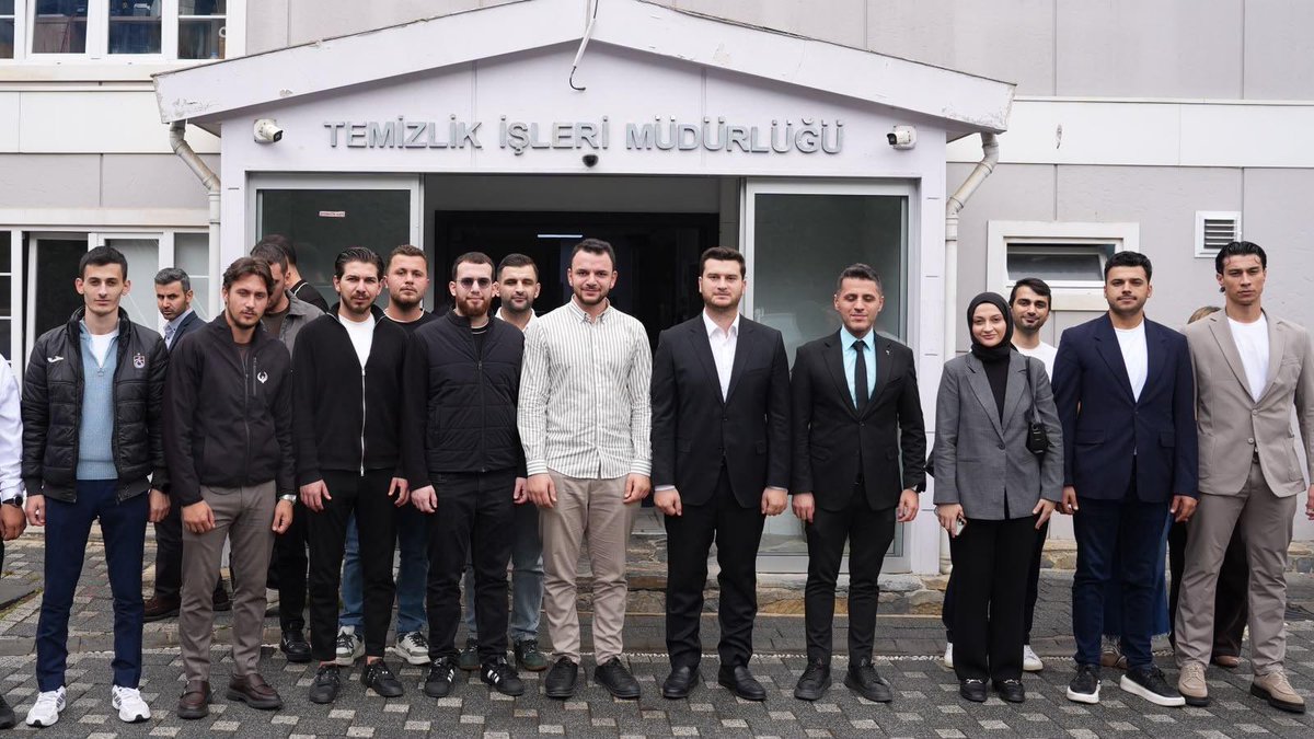 akgencistanbul's tweet photo. Çevre ve Şehircilik Politikaları Birimimiz, İklim Değişikliği ve Sıfır Atık Müdürlüğü bünyesinde hizmet veren Ambalaj Atıkları Geri Dönüşüm Tesisi, Sıfır Atık Noktası ve Türkiye’nin en büyük DOA makinesini ziyaret etti.

Atıkların ham maddeye dönüşüm aşamalarını ve teknoloji odaklı geri kazanım süreçlerini yerinde gözlemleyerek sürdürülebilir çevre uygulamalarını sahada deneyimledi. ♻️🌱