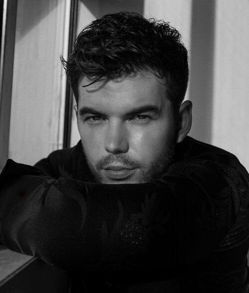 lukeyarchive's tweet photo. #LukeNewton 🤍 https://t.co/95J2GCQ5xG