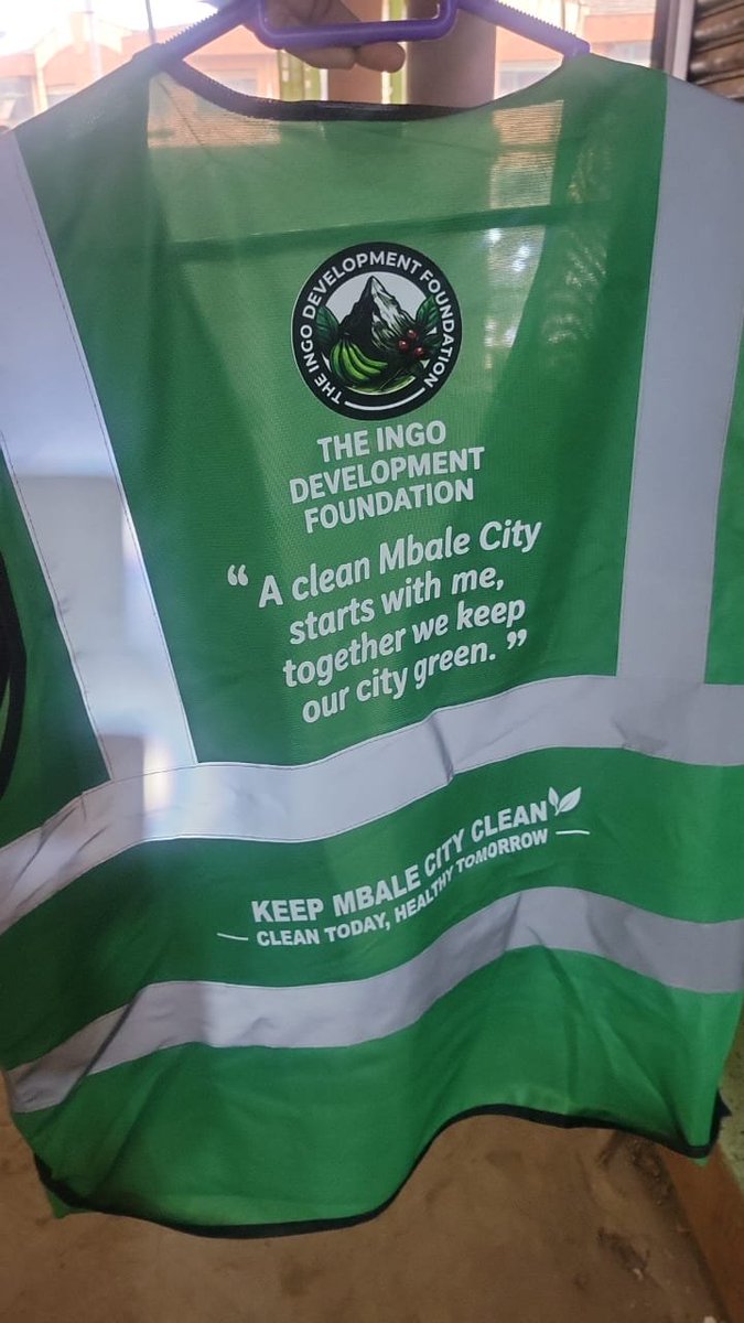FrancesAmulen5's tweet photo. A few hours to National cleaning day on 26th/Aug/2026.Get your jacket at our office at NKOKONJERU CELL, Northen Division,Mbale https://t.co/c1q8Pt85iJ Rashid Manafa on 0772655586 and secure your javket at UGX 20,000." Keep Mbale City Clean". #bamasaba
#mbalecity @ingodf_uganda https://t.co/Wk6cvcZVsM