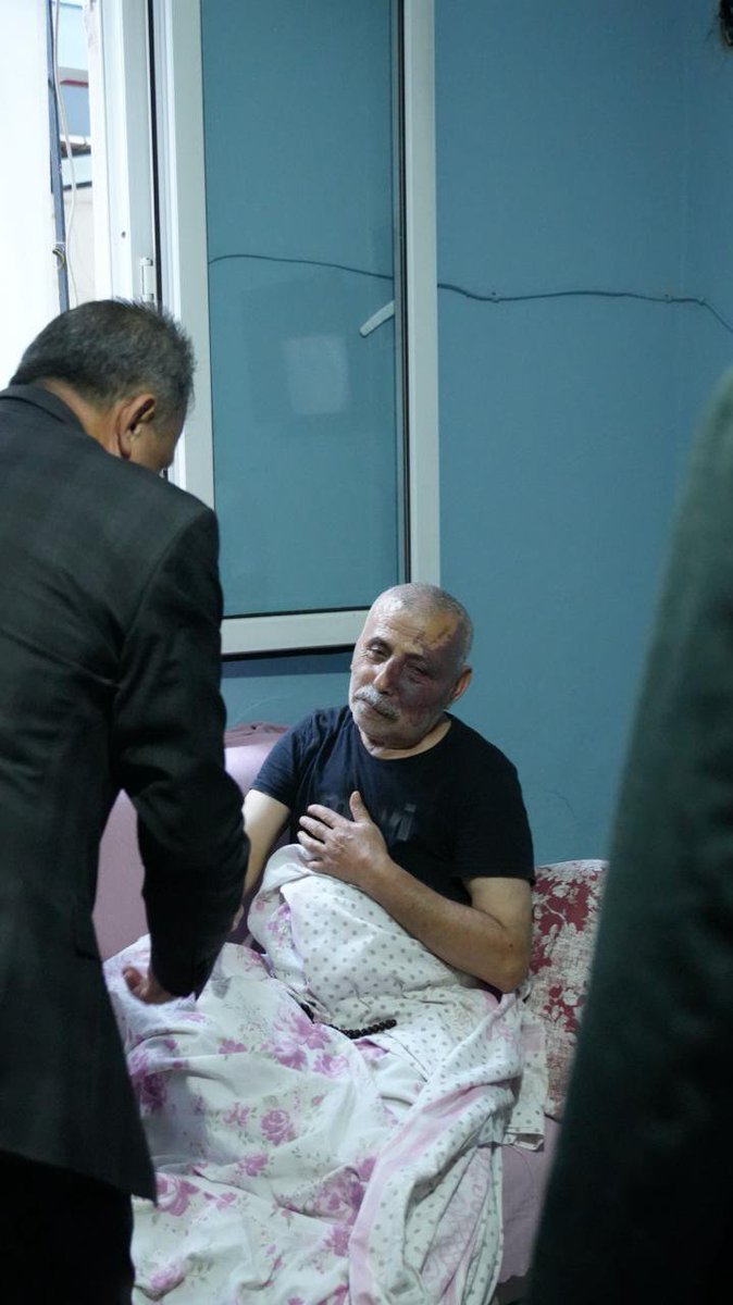 coskunali_01's tweet photo. İl Başkan Yardımcımız Sayın Zeynel Üstemel, İlçe Başkan Yardımcımız Necim Tantik ve İlçe Yönetim Kurulu Üyemiz Eyüp Koca ile birlikte, Gülbahçesi Mahallemizde Hüseyin Sagu kardeşimizin evine misafir olduk. Kıymetli anne ve babasının hayır dualarını aldık.

Bizim anlayışımız; kapıları değil gönülleri çalmak, büyüklerimizin duasını yolumuza azık etmektir. Milletimizin duası, yürüdüğümüz bu kutlu yolun en büyük gücüdür.

#GüçlüTeşkilatGüçlüSeyhan

@Akparti @omerrcelik @abuyukgumus @yahyacelik_ @ozmehmetemin @avmustafaozkan @Zeynelustemel @KaramikSunay @abdullahdogru01 @farukaytek