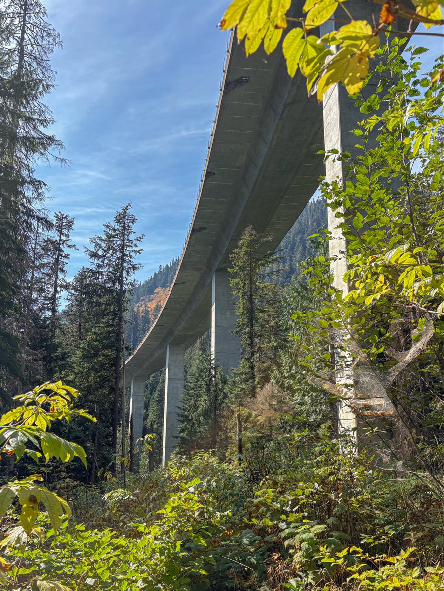 Jawwwwwsh's tweet photo. I-90 west, from below https://t.co/yJ0uMCbNg8