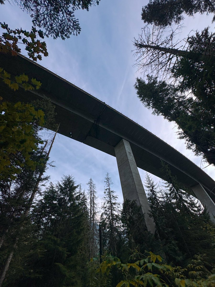 Jawwwwwsh's tweet photo. I-90 west, from below https://t.co/yJ0uMCbNg8