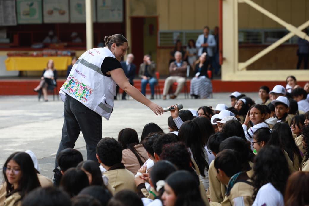 iasama_cdmx's tweet photo. 🧠💬Desde #IASAMA participamos en el arranque nacional de “El ABC de las Emociones”, estrategia de @conasamamx , con pláticas interactivas en escuelas, para acercar herramientas de cuidado emocional a las y los jóvenes.
@GobCDMX | @SSaludCdMx | @SECTEI_CDMX | @AEFCM_SEP https://t.co/GHfVzjayok