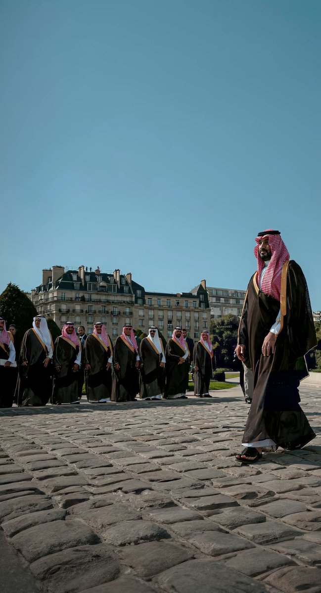 uzxiiii's tweet photo. لا نحتفل بتاريخٍ مضى بل نفتخر بوطنٍ شامخ يواصل مسيرته نحو المجد والتقدم ، وطنٌ جمعنا على أرضه ومنحنا الأمن والأمان وأصبح حاضره إنجازًا ومستقبله طموحًا ، نسأل الله أن يحفظ مملكتنا العزيزة وولاة أمرها وشعبها وأن يدم علينا نعمة الاستقرار والرخاء 💚 https://t.co/17fKrdYTnI