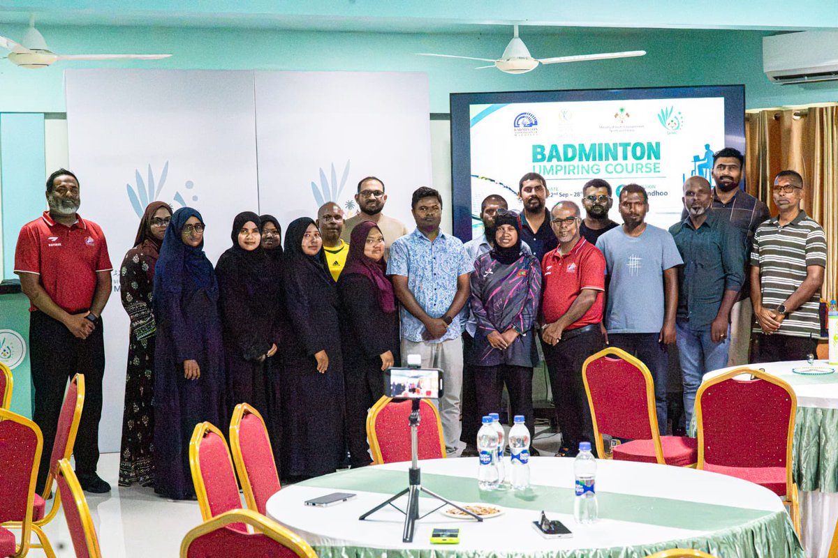 MoYSF_mv's tweet photo. The Maldives National Institute of Sports (MNIS), in collaboration with Shaviyani Milandhoo Council and the Badminton Association of Maldives, has launched a Badminton Umpire Course running from 22–28 September.

Guided by experienced instructors Ali Abdul Kareem and Ahmed Shiham, the course is equipping participants with the knowledge, skills, and confidence needed to officiate the game at a higher level.