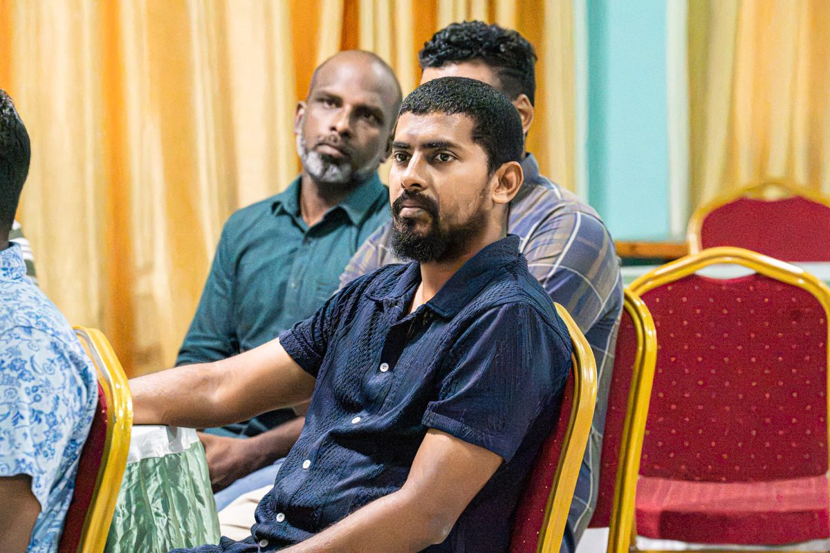 MoYSF_mv's tweet photo. The Maldives National Institute of Sports (MNIS), in collaboration with Shaviyani Milandhoo Council and the Badminton Association of Maldives, has launched a Badminton Umpire Course running from 22–28 September.

Guided by experienced instructors Ali Abdul Kareem and Ahmed Shiham, the course is equipping participants with the knowledge, skills, and confidence needed to officiate the game at a higher level.