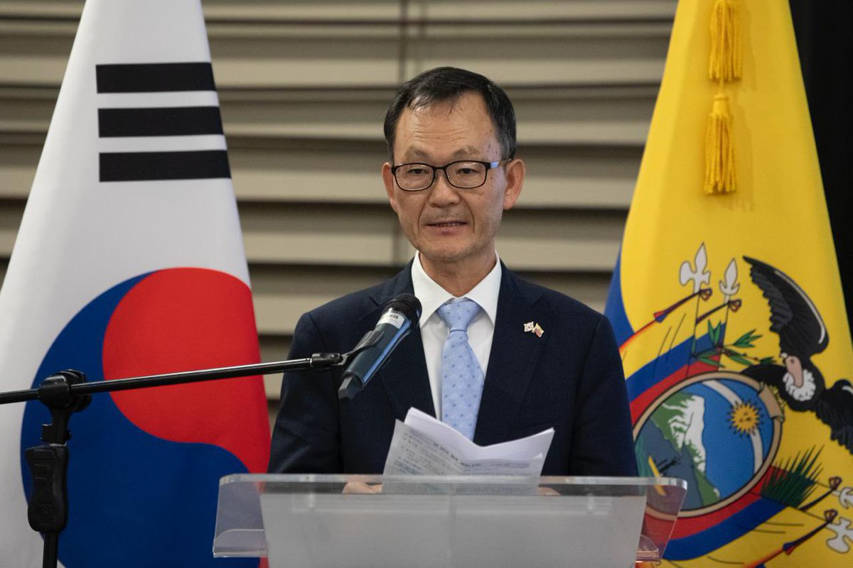 Produccion_Ecu's tweet photo. 🇪🇨🤝🇰🇷 Más oportunidades con Corea

El viceministro de Comercio Exterior e Inversiones, Juan Carlos Sánchez, participó en el Seminario de Cooperación Económica Ecuador–Corea 2026, donde expuso sobre el impacto del SECA y las oportunidades que generará para el sector productivo. https://t.co/7AGd6WIFc3