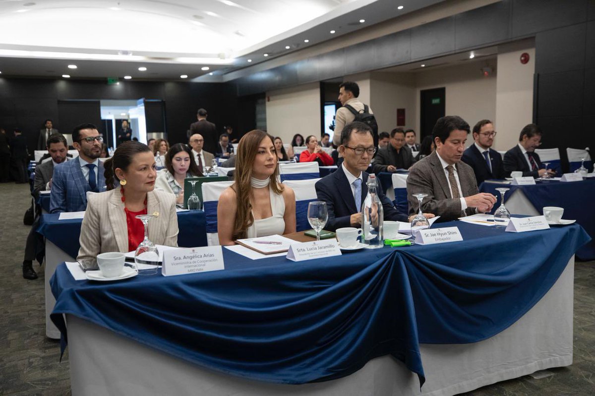 Produccion_Ecu's tweet photo. De cara a su entrada en vigor, destacó que el 98,8% de la oferta exportable ecuatoriana contará con beneficios arancelarios, abriendo oportunidades para ampliar mercados, atraer inversión y fortalecer la participación de las mipymes. https://t.co/0N5TzgXIGj