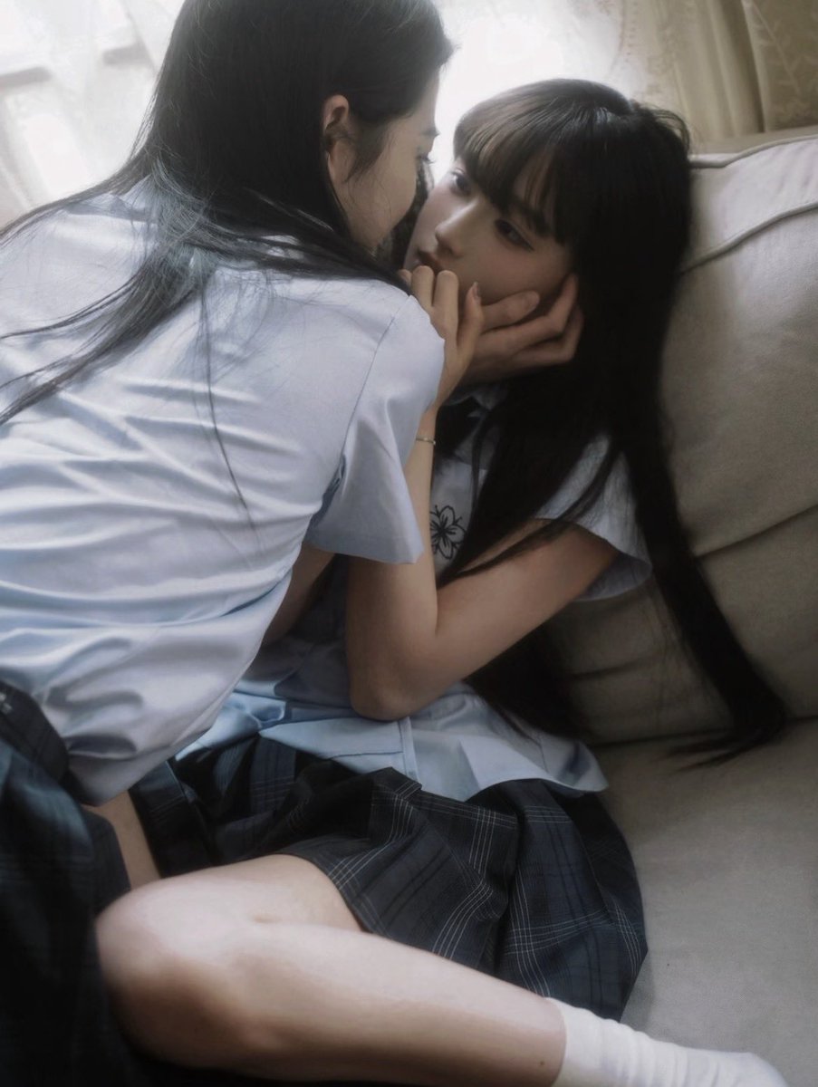KevBourkeaelu's tweet photo. 有男生来锐评我和闺蜜18岁的福嘛🥺                                                                

刚睡醒来X发泄了                    

流言1我真发😝 https://t.co/3YhIgFnt1s