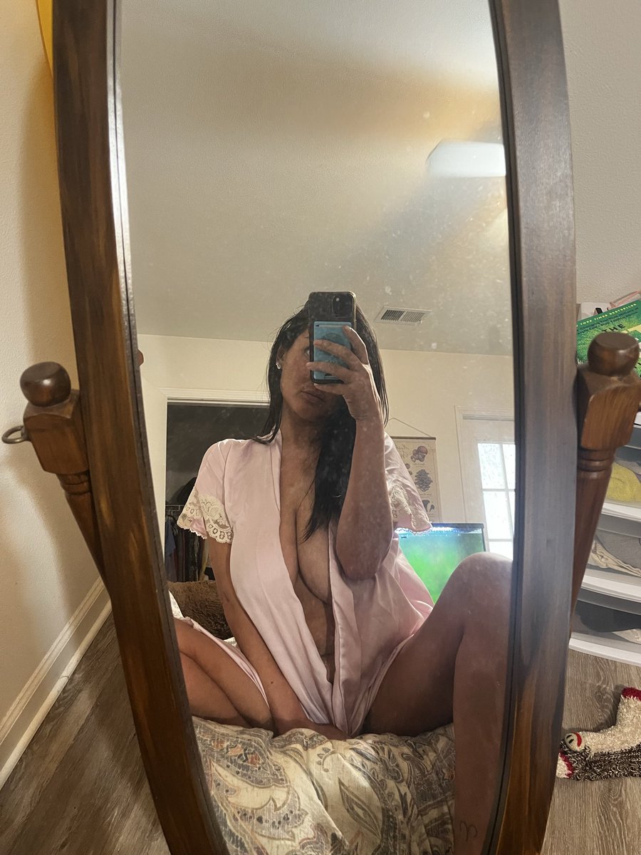 _Jasmin_Sky_'s tweet photo. I’ll be online 12:30-5:30pm EST today on @ChatTimeNow … come find me to say hey or stay a while so we can get really acquainted 😘 

#humpday #MilanFashionWeek #fun #chat #chill #lingerie https://t.co/PsPjBRn9SC