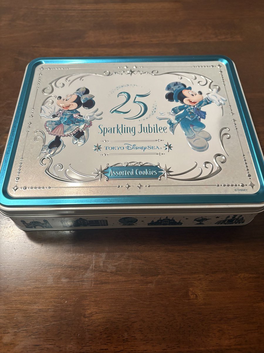 kokoro7878's tweet photo. ディズニーのチケット姪っ子にあげたら
お土産にカンカン頂きました🎁 https://t.co/7OpSLAnHgb