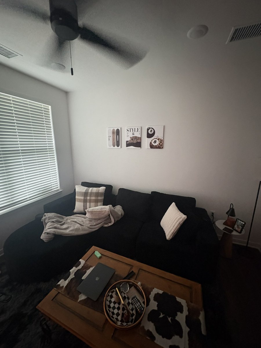 GarySuddeth's tweet photo. Classic foid apartment I’m gonna kill this whole bottle fellas #LANK https://t.co/ICcVyzRZKq