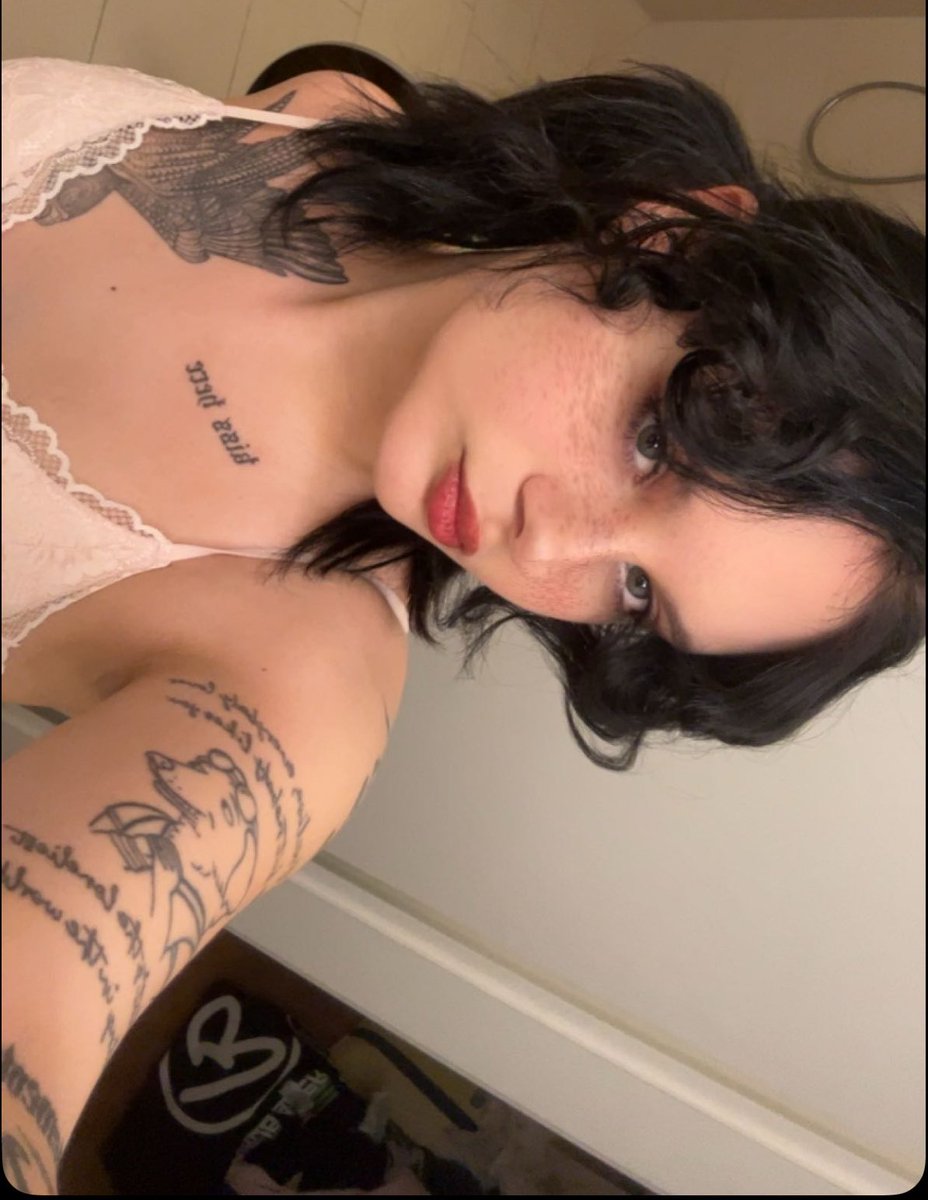Red_ASMR7's tweet photo. Need a new tattoo so badly

 (yes these are old pictures I’m blonde now leave me alone I’m lazy xx) https://t.co/CkTzRLx2hI
