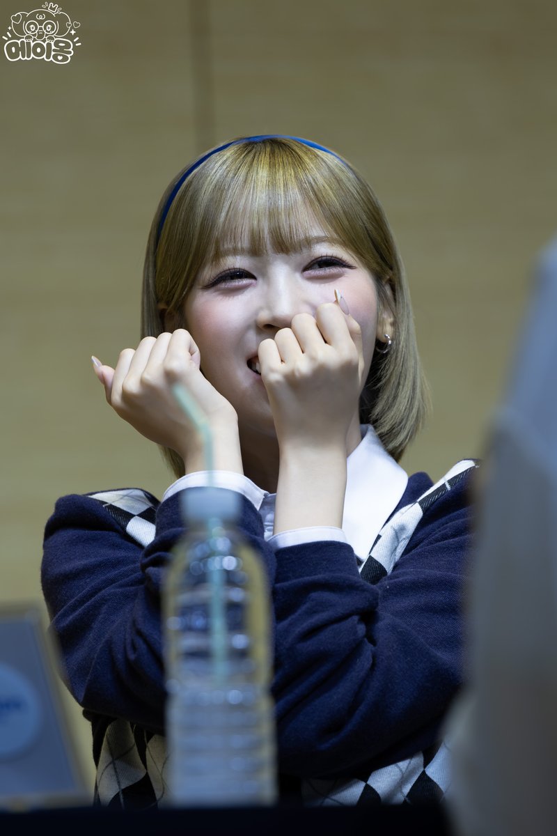 MayMon_G's tweet photo. 260710 팬싸인회

#리센느 #RESCENE #메이 #MAY https://t.co/AzGyQIviTW