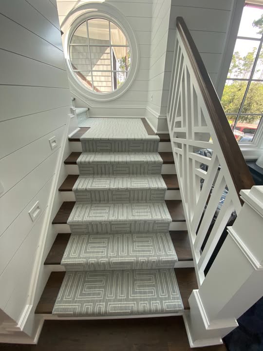 RugMastersInc's tweet photo. A soft sage runner with a crisp geometric pattern turns this coastal staircase into a showpiece. Beautiful installation by @jonny_carpet_custom_stairs. Photo credit Jonny Munger.

#RugMasters #CharlestonSC #InteriorDesign https://t.co/jxNLkuOYqt