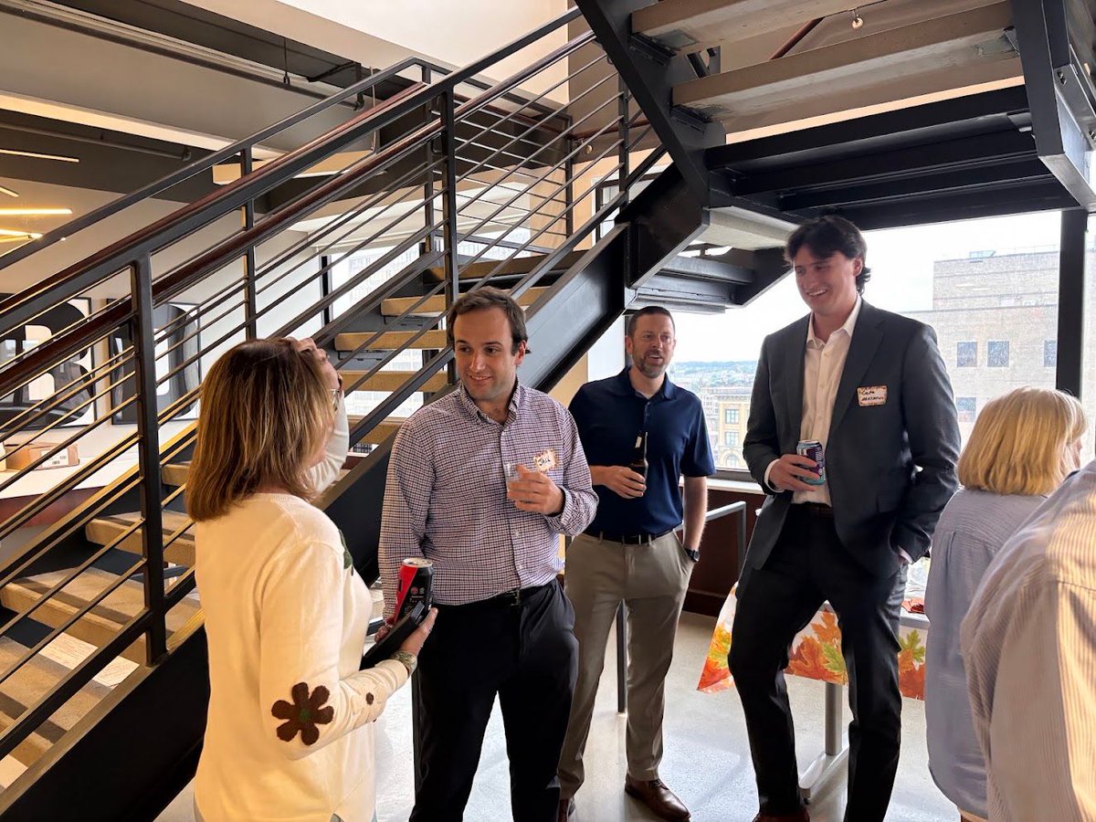 BarclayDamonLLP's tweet photo. ๐ In celebration of the beginning of autumn and the arrival of our new law clerks, Barclay Damonโs Syracuse office hosted a Welcome Fall Fest. Colleagues enjoyed local treats, live music, and great company while making meaningful connections.
#LifeAtBarclayDamon #FallFest https://t.co/i2XYRh1weM