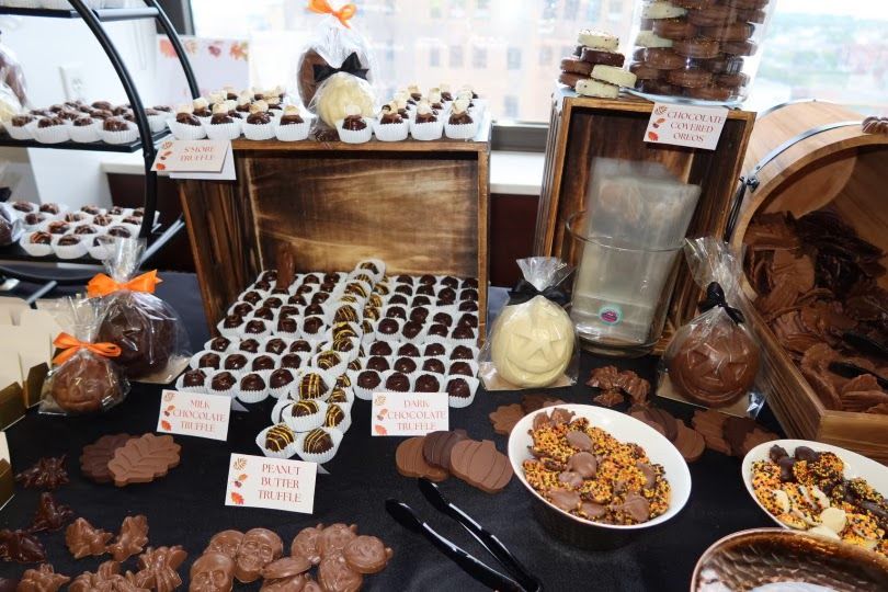 BarclayDamonLLP's tweet photo. ๐ In celebration of the beginning of autumn and the arrival of our new law clerks, Barclay Damonโs Syracuse office hosted a Welcome Fall Fest. Colleagues enjoyed local treats, live music, and great company while making meaningful connections.
#LifeAtBarclayDamon #FallFest https://t.co/i2XYRh1weM