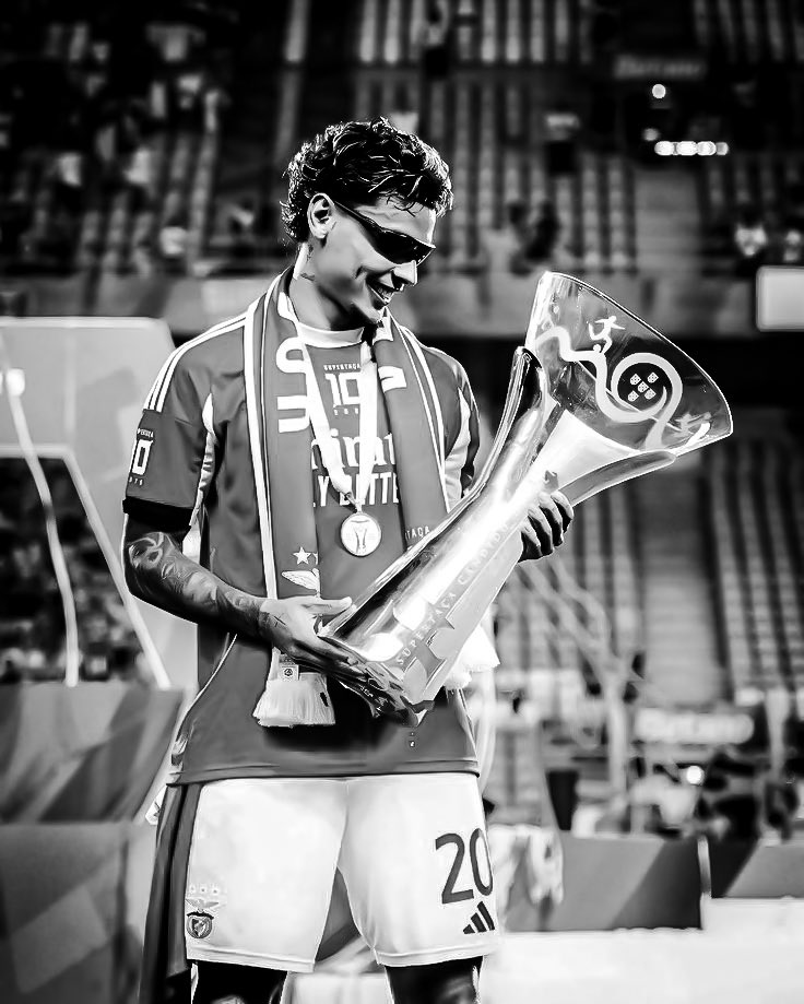 UNTLOOCK's tweet photo. Grande vitória do Benfica! Um orgulho enorme fazer parte desta equipa incrível. Obrigado pelo apoio incondicional. Carrega, Benfica! https://t.co/umQr6UHPss