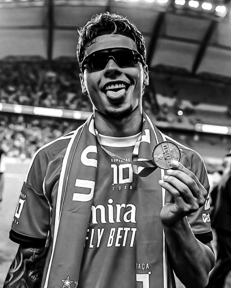 UNTLOOCK's tweet photo. Grande vitória do Benfica! Um orgulho enorme fazer parte desta equipa incrível. Obrigado pelo apoio incondicional. Carrega, Benfica! https://t.co/umQr6UHPss