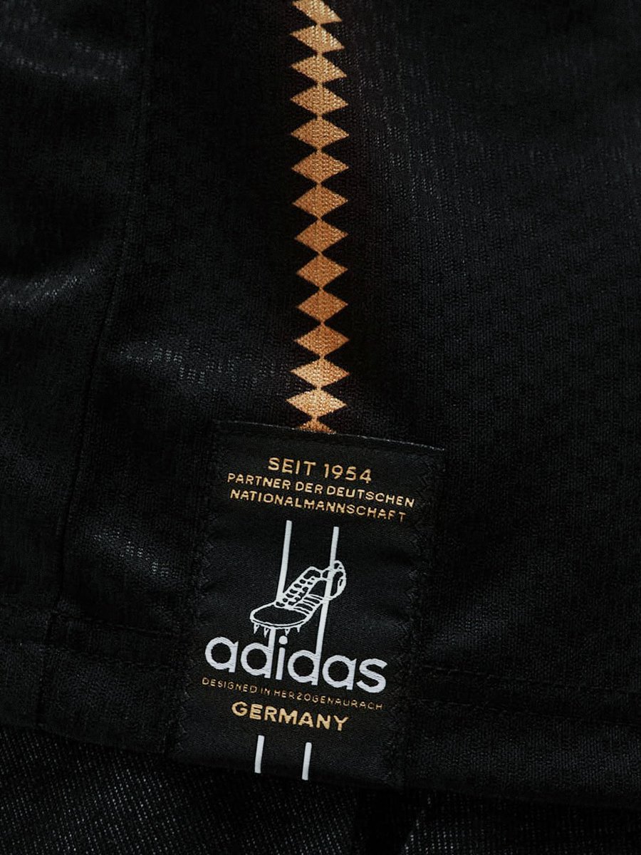 gorrascavsok's tweet photo. Adidas y Alemania: the last dance

70 años de historia compartida que se culminan con este última camiseta 

Qué puntaje le das? https://t.co/XCXEI1lbj5