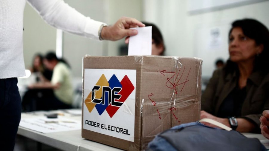 cfg_monagas's tweet photo. El CNE habilitó en su plataforma web la opción para consultar los centros de votación activos y la lista de proyectos postulados para la próxima Consulta Popular Nacional del 18 de octubre. 

​Aquí te dejamos los pasos para chequearte rápido:
🧵 ⬇️ https://t.co/ptIryZgtrh
