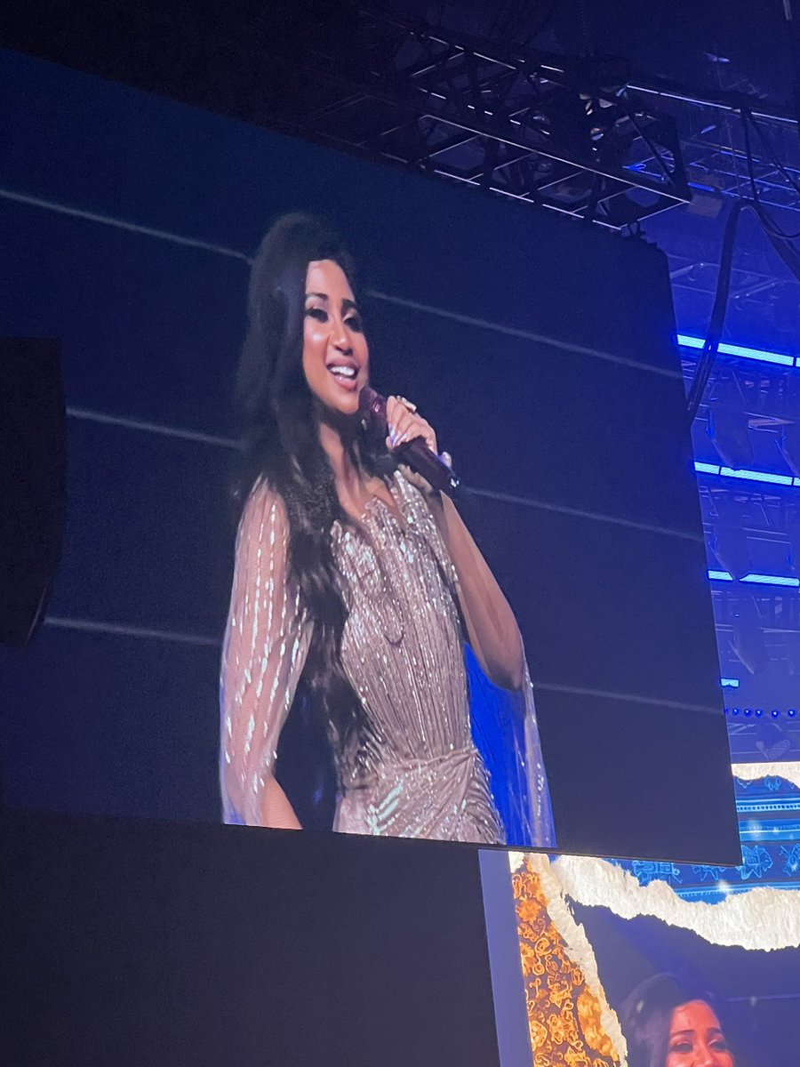 intobolly's tweet photo. i got to see shreya goshal live in concert last week! lives were changed 🥰 https://t.co/CHy8XNA0jU