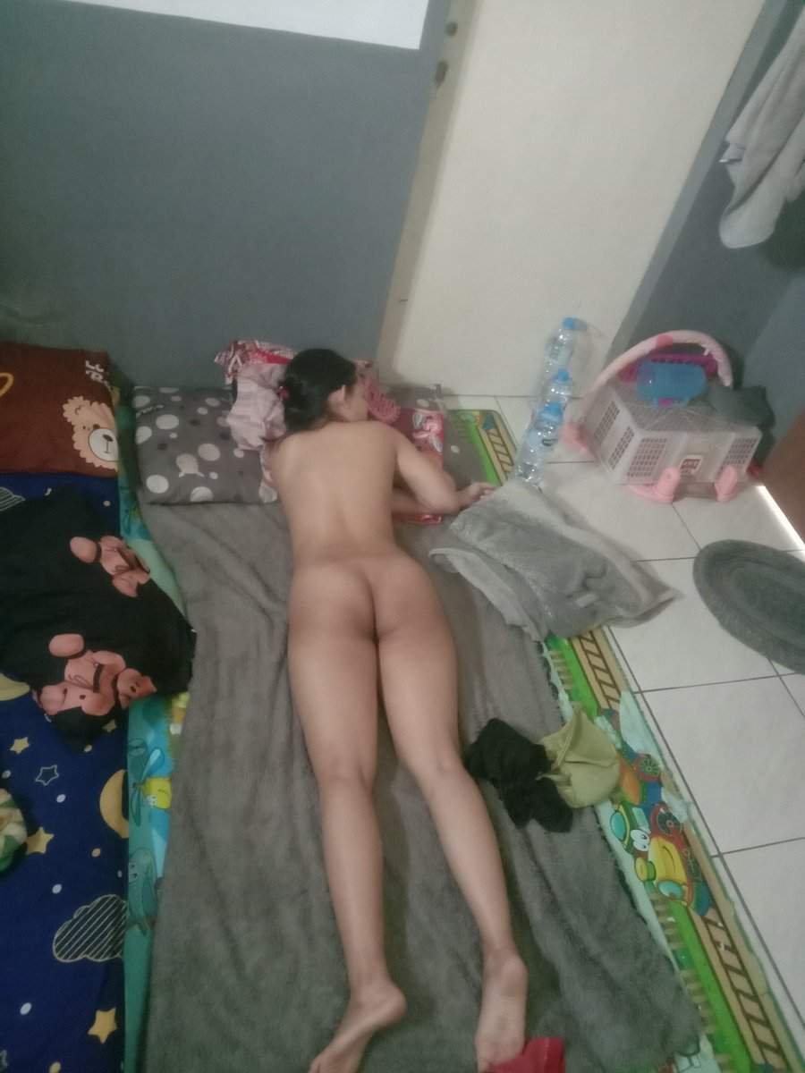 penggemarrrr's tweet photo. ada yg berani bikin stori wa pakai foto istri saya ini ngk? kalau ada yg berani DM yaa ,, nanti saya kasih 1 video ngewe ,dan foto istri 5 ( nude) https://t.co/vQmHFUibx2