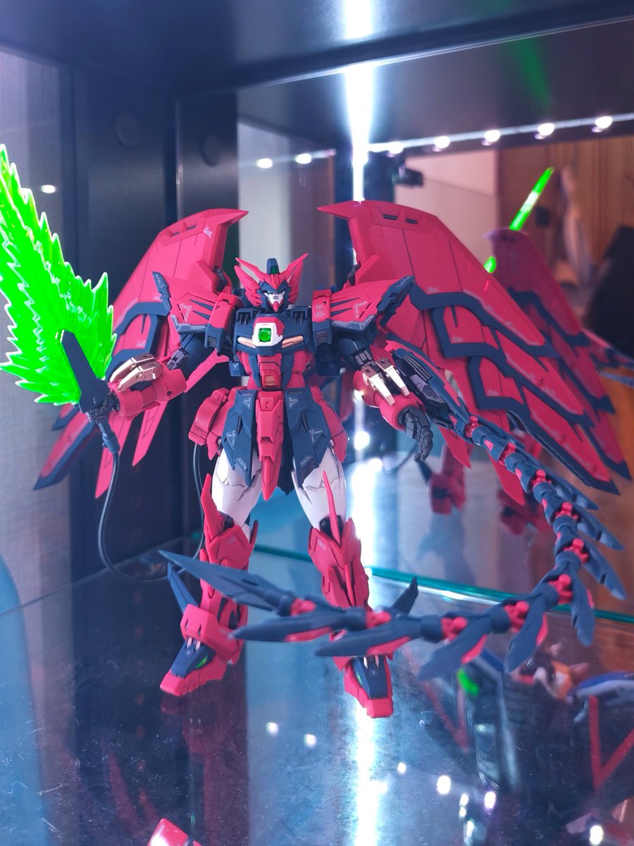 aotin_man's tweet photo. #ガンプラ好きとつながりたい　＃HGリックドム　＃RGエピオン
やっとこさトップコートして完成。エピオンは武装が場所取りすぎ。置き場所に困りますね。
次はハイネグフを作成中。まだまだ積みがあるので、年内に二つは完成させたい。。。 https://t.co/r3XXMqLJ2b
