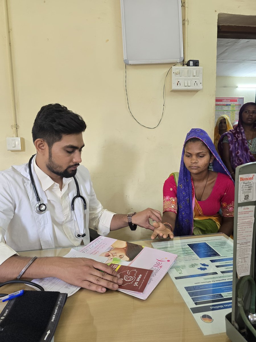 HealthDahod's tweet photo. *દાહોદ જિલ્લામાં ‘સેવા મેરા યોગદાન’ અંતર્ગત 22 સ્થળોએ હેલ્થ સ્ક્રીનિંગ કેમ્પ યોજાયા*
*5,680 જેટલા લાભાર્થીઓએ વિવિધ આરોગ્ય સેવાઓ અને નિષ્ણાત તબીબી તપાસનો લાભ લીધો*
@DahodDdo @CollectorDahod @NHMGujarat @HealthDeptGuj https://t.co/GYEishKzqZ