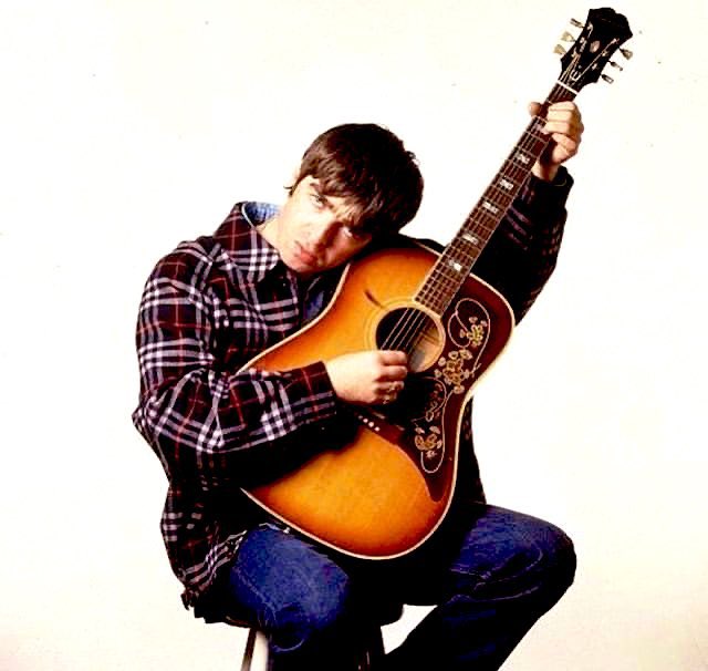 DlRTYSHlRT's tweet photo. noel gallagher's the type to save his guitar first in a fire. https://t.co/8NHhU2IwZ0