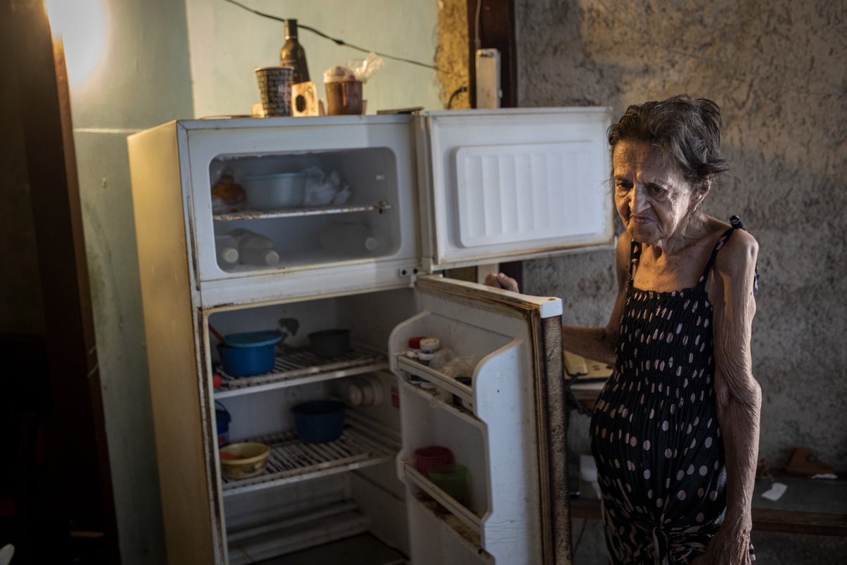 RUIDOPhoto's tweet photo. Náufragos en La Habana

En esta crónica de Carlos Martínez para @_elfaro_ , con fotos de @Pau_RUIDOPhoto, recorremos La Habana junto a los deportados de Trump, aquellos que escaparon de Cuba en 2021 y que se han visto forzados a volver a un país que no reconocen. https://t.co/eqxg6zWRSH