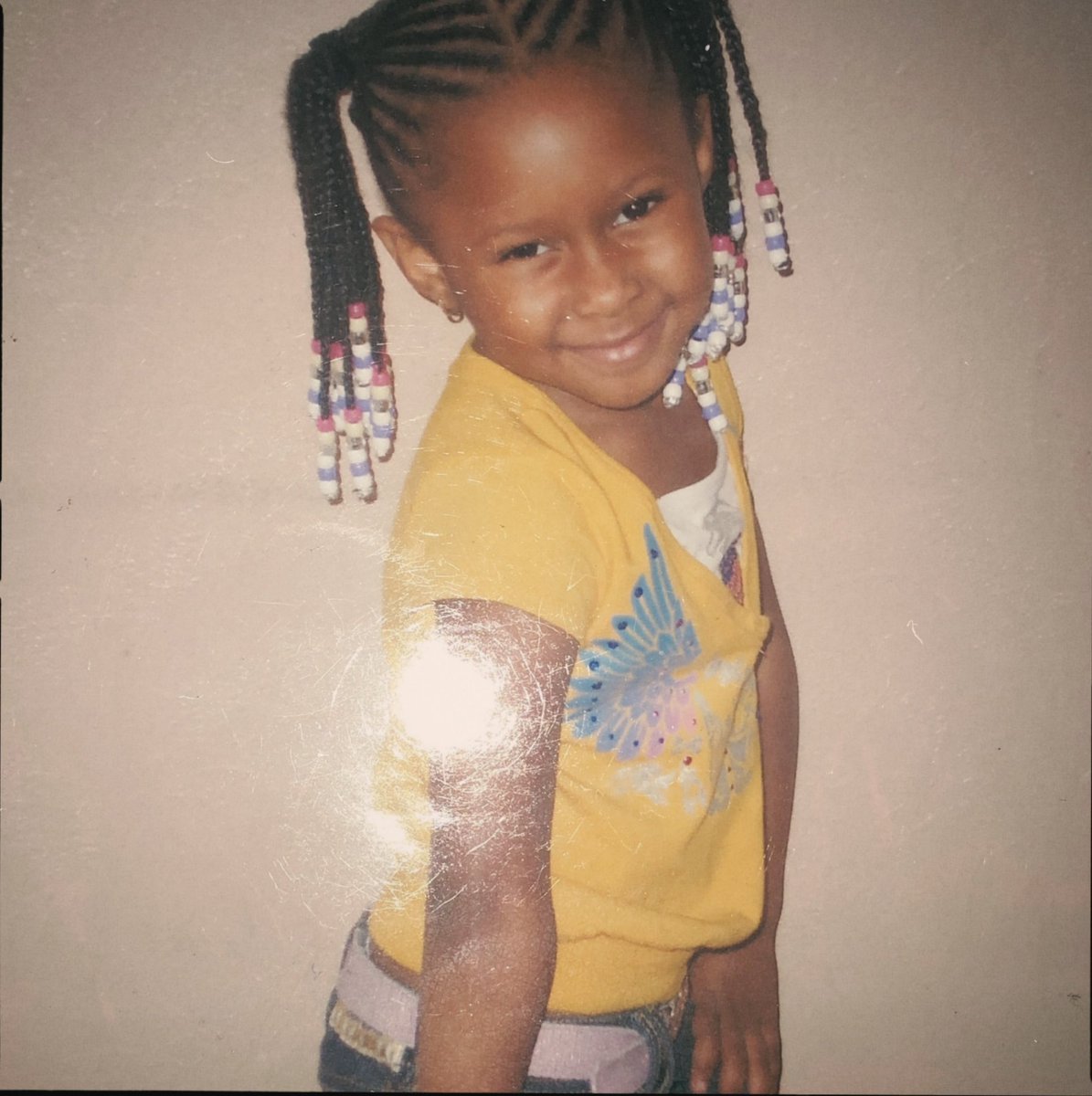 flolikethis's tweet photo. It's our princesa's bday! Everyone wish queen Ren a happy birthday 💕💘💝💖💞 @reneedowner1 https://t.co/wT5Pvq8NUl
