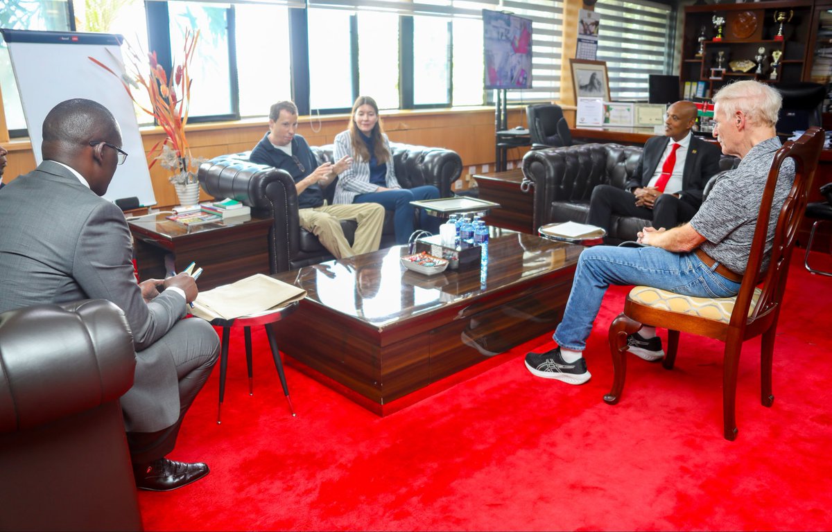 gedo247's tweet photo. Kenya’s @DCI_Kenya Director Mohamed Amin hosted an @ICITAP delegation in Nairobi on Tuesday to discuss strengthening forensic Investigation capacity and training.

The meeting was held at the DCI headquarters on Kiambu Road.

#Kenya https://t.co/vnqAoMG8ia
