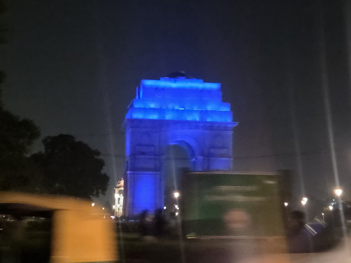 sidhant's tweet photo. India Gate in blue tonight https://t.co/xvtKs6xaaA