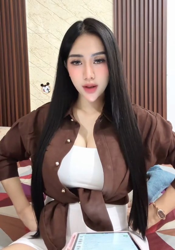 helloclaraaaa's tweet photo. bagus yang mana beb ? 🤔
yang bantu jawab dapat foto aku 😘 https://t.co/qw8KeNpnxf