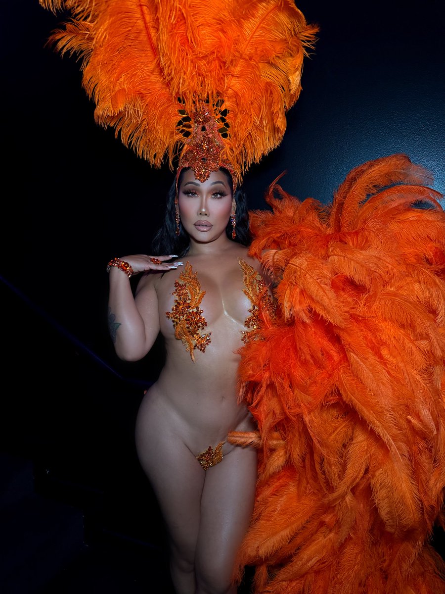 GiaGunn's tweet photo. Life of a showgirl 🧡 https://t.co/C5AUjcbcsq