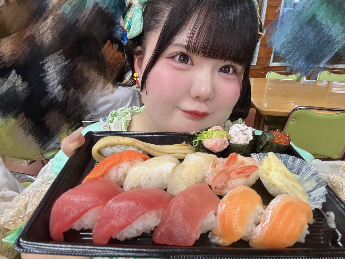 haruka_bigangel's tweet photo. SPARK2026「推しにお寿司を！」企画🍣
たくさんの支援本当にありがとうございます😭😭

SPARK寿司ガール🍣
個人〈メンバー〉部門で総合9位、日程別で9/22の4位という名誉すぎる順位をいただきました🎖️
昨年は自分へいただいた支援だけではそもそもお寿司も食べれないほどでした、昨年から引き続き支援してくださった方も今回支援してくださった方も本当に感謝しています ありがとう。

2日間おいしいお寿司たべれました🍣
おすしピアスみんな気づいてくれた( ᵒ̴̶̷̤-ᵒ̴̶̷̤ )♩
みんなからのメッセージもとっても嬉しかったよーーー（ ;  ; ）ありがとう！！！！！