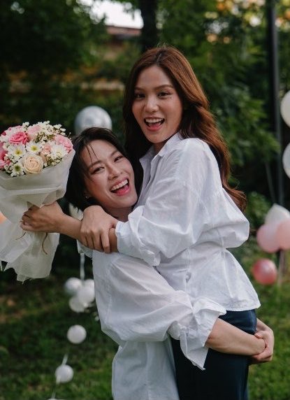JJ_9989's tweet photo. พรุ่งนี้เอารูปพ่อกับแม่แต่งงานกัน  ไปอวดเพิ่ลที่โรงเรียนดีกว่า🧡💜 

THE MOON ALWAYS BESIDE KEY
#MoonshadowSeriesEP7 https://t.co/nxMmDwnHuw